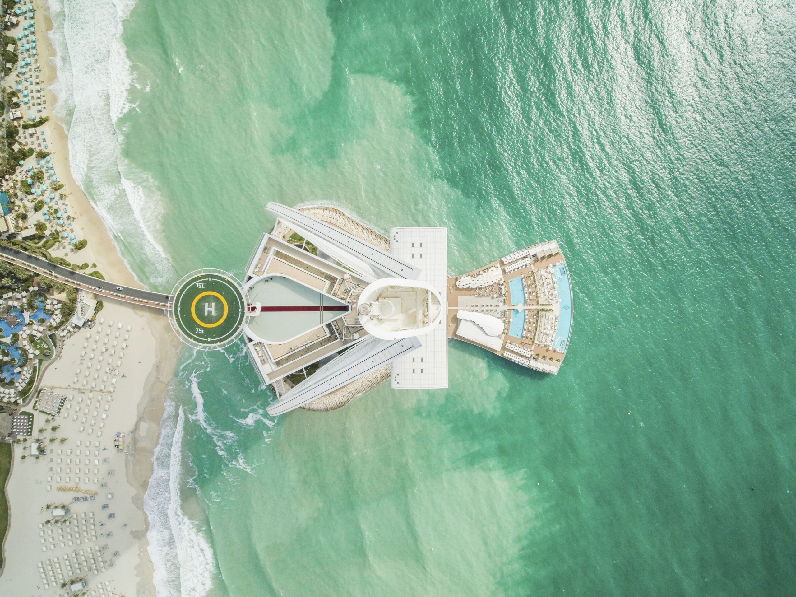 25-tahun-helipad-ikonik-di-burj-al-arab-tempat-pendaratan-yang-mewah-dan-bersejarah