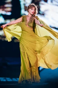 fashion-hits-pakaian-terbaik-taylor-swift-di-eras-tour-yang-mengguncang-panggung