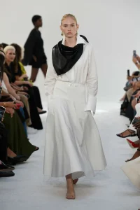 Gaya dan Inovasi: Menyaksikan Highlight New York Fashion Week untuk Spring-Summer 2025