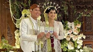 momen-istimewa-nino-ran-resmi-menikah-dengan-armand-maulana-sebagai-saksi