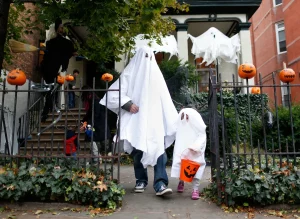 gelombang-panas-di-wilayah-timur-as-membuat-suhu-halloween-artinyamendekati-rekor