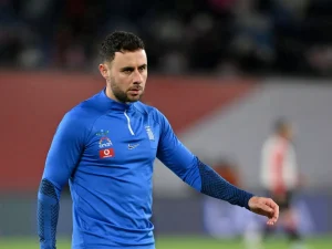 kemenangan-spesial-yunani-atas-inggris-momen-mengharukan-untuk-george-baldock