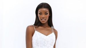 finalis-miss-afrika-selatan-inspirasi-bagi-warga-negara-saat-bertanding-di-kontes-kecantikan-nigeria