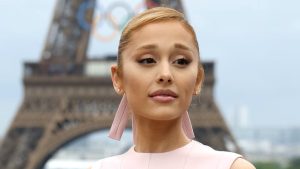 ariana-grande-kembali-ke-snl-penampilan-enerjik-yang-memikat-hati-penggemar