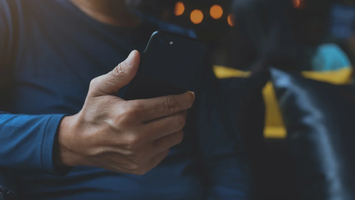 skandal-deepfake-penipuan-cinta-hasilkan-46-juta-dari-korban-pria-di-asia