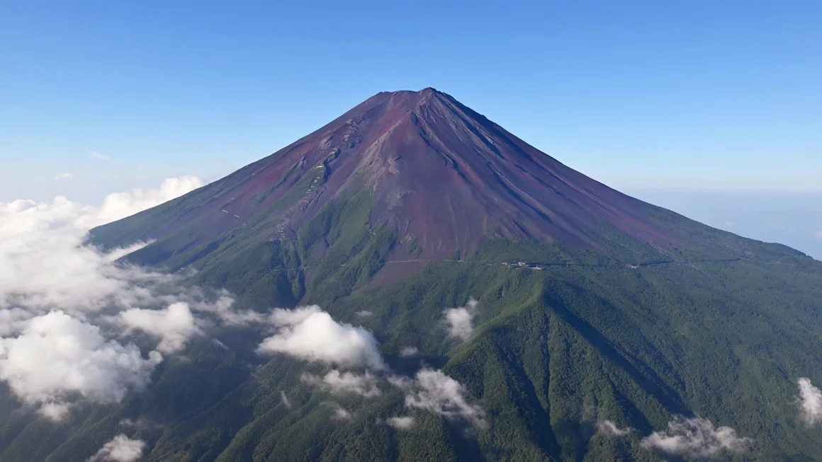 gunung-fuji-belum-pernah-milihat-salju-musim-ini-memecahkan-rekor-130-tahun