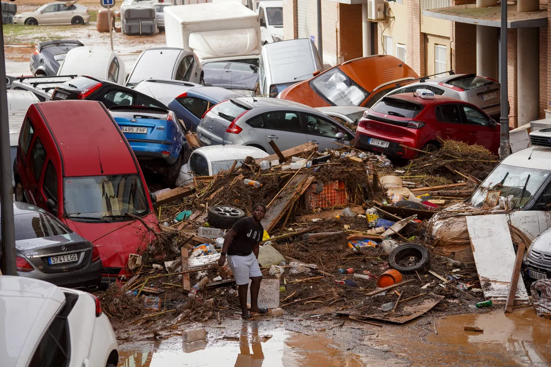 banjir-bandang-menyapu-tembok-dan-mobil-puluhan-orang-tewas-di-tenggara-spanyol