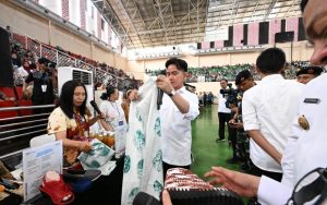wapres-gibran-dukung-umkm-dengan-borong-produk-peserta-pnm-mekaar-di-semarang