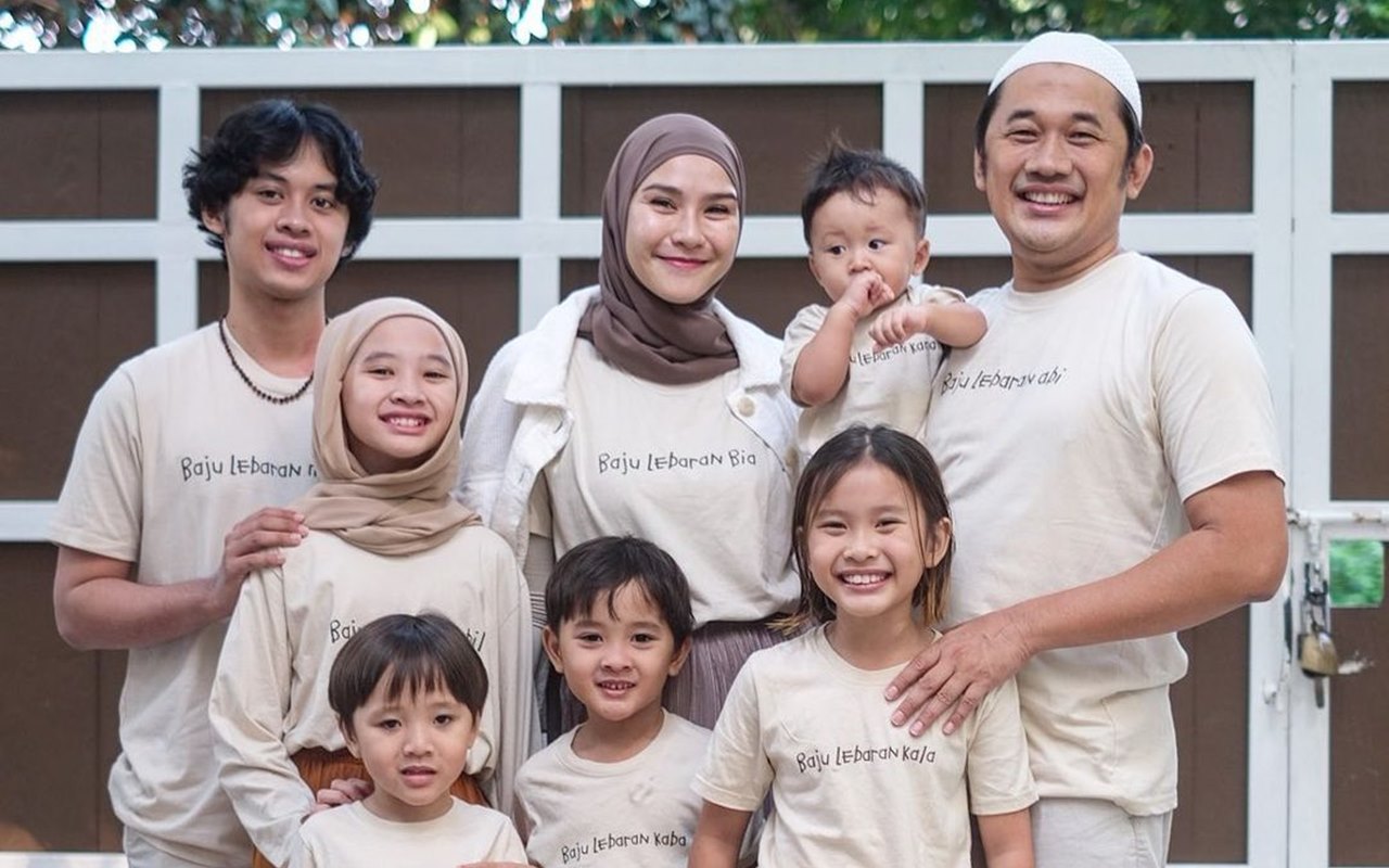 hanung-bramantyo-dan-zaskia-adya-mecca-rayakan-malam-natal-di-vatikan-berharap-bertemu-paus-fransiskus