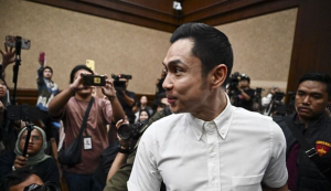 harvey-moeis-dan-tim-kuasa-hukum-pertanyakan-perhitungan-kerugian-negara-rp-300-triliun-dalam-kasus-timah
