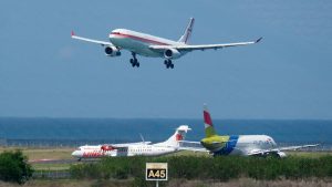 cuaca-ekstrem-di-bali-7-pesawat-gagal-mendarat-di-bandara-ngurah-rai