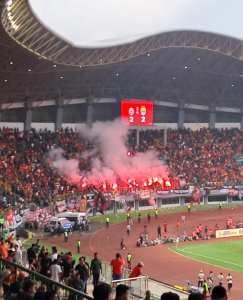 kericuhan-warnai-laga-persija-vs-persib-ketum-jakmania-kami-akan-lebih-tertib
