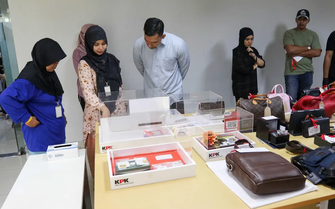 kpk-lelang-barang-mewah-hasil-rampasan-kasus-korupsi-termasuk-tas-hermes-dan-mobil-mewah