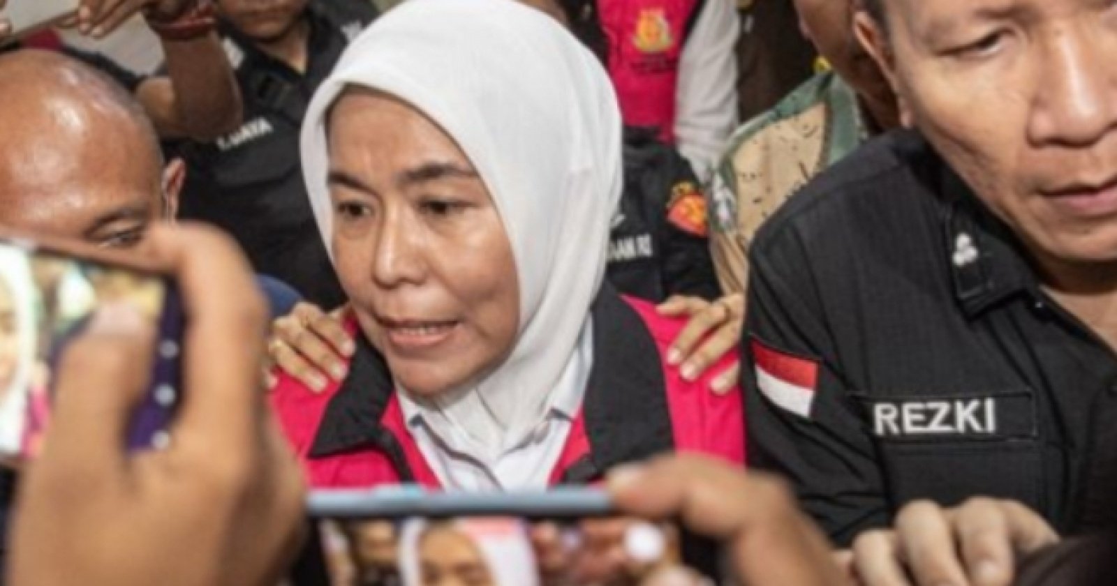 tersangka-korupsi-lahan-rs-daerah-eks-wakil-wali-kota-palembang-dan-suami-resmi-ditahan-rugikan-negara-rp-23-miliar
